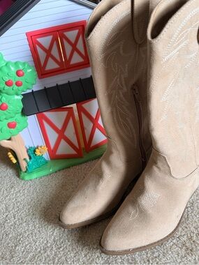 Women's Tan Suede Wedge Boots